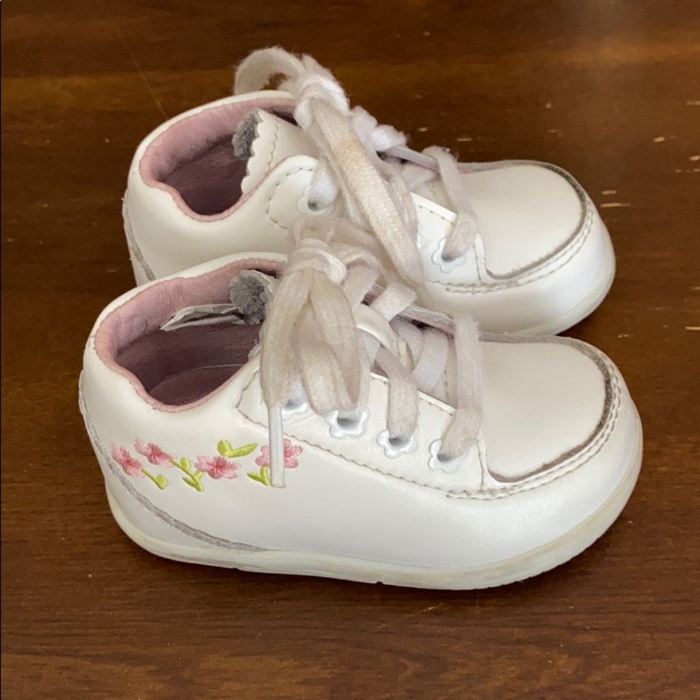 Girls shoes. Size 3M